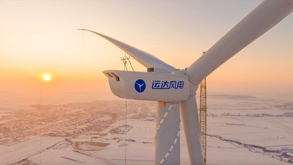 Here comes the world's largest model on land