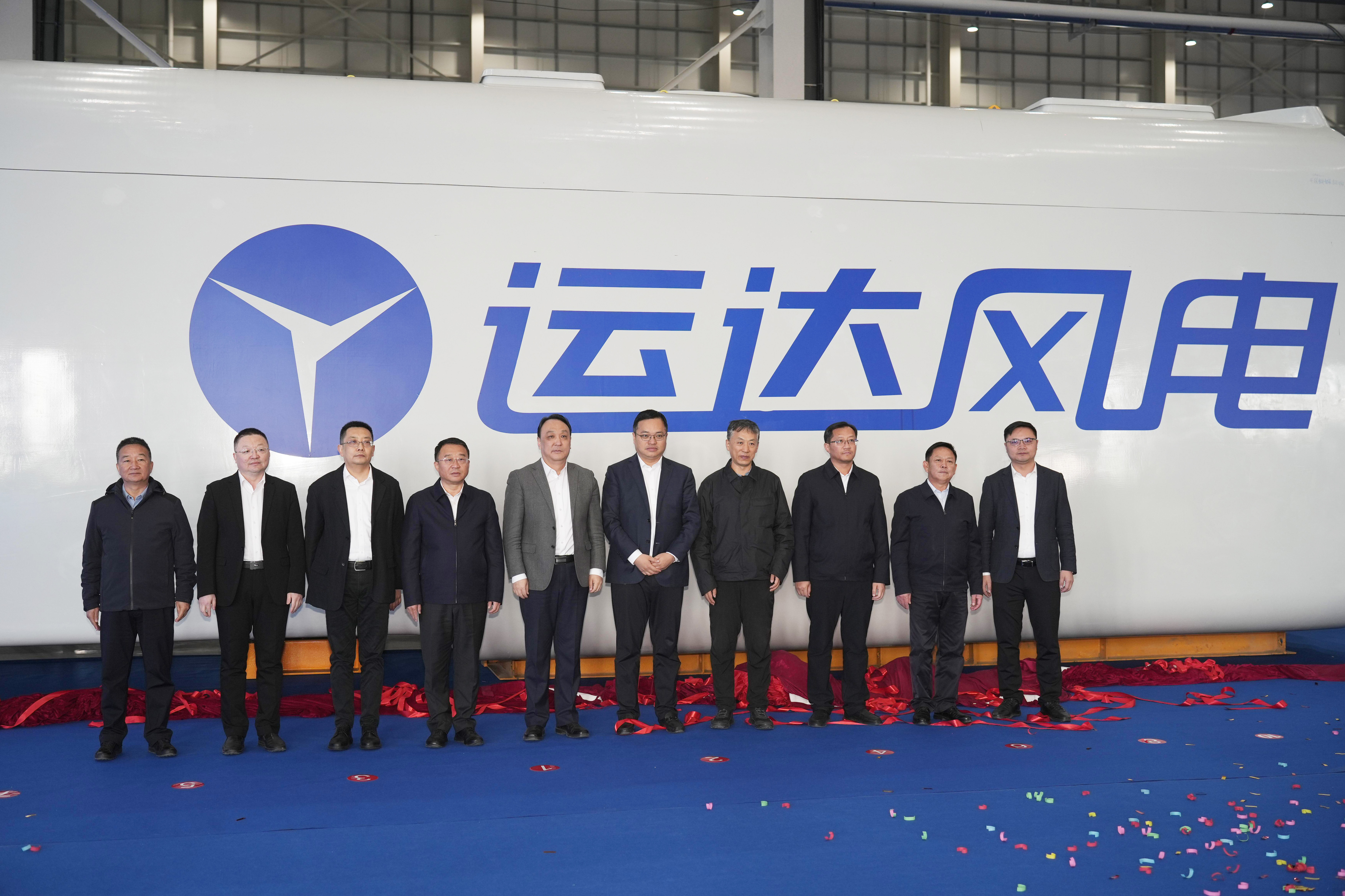 4001老百汇网站股份（阿拉善盟）新能源装备制造基地首台机组下线投产 &ldquo;沙戈荒&rdquo;逐绿再焕新动能！